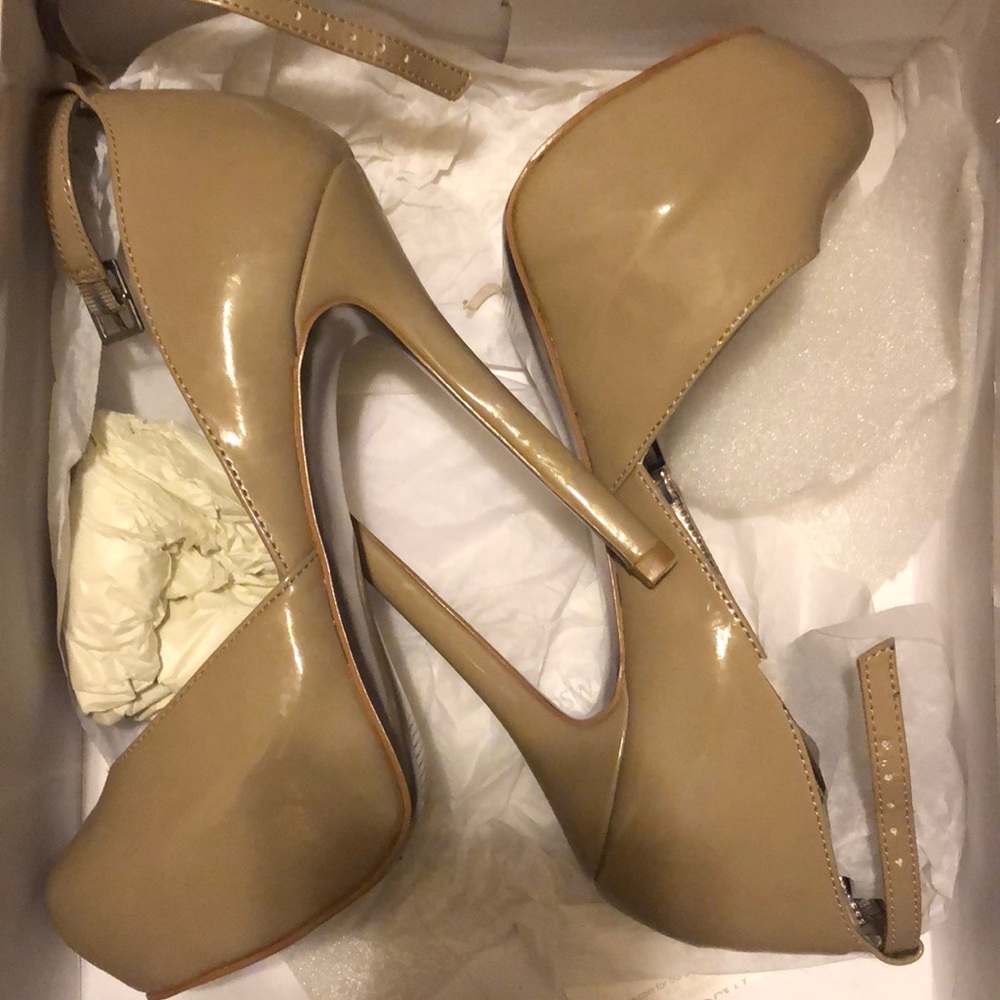 Steve Madden taupe heels